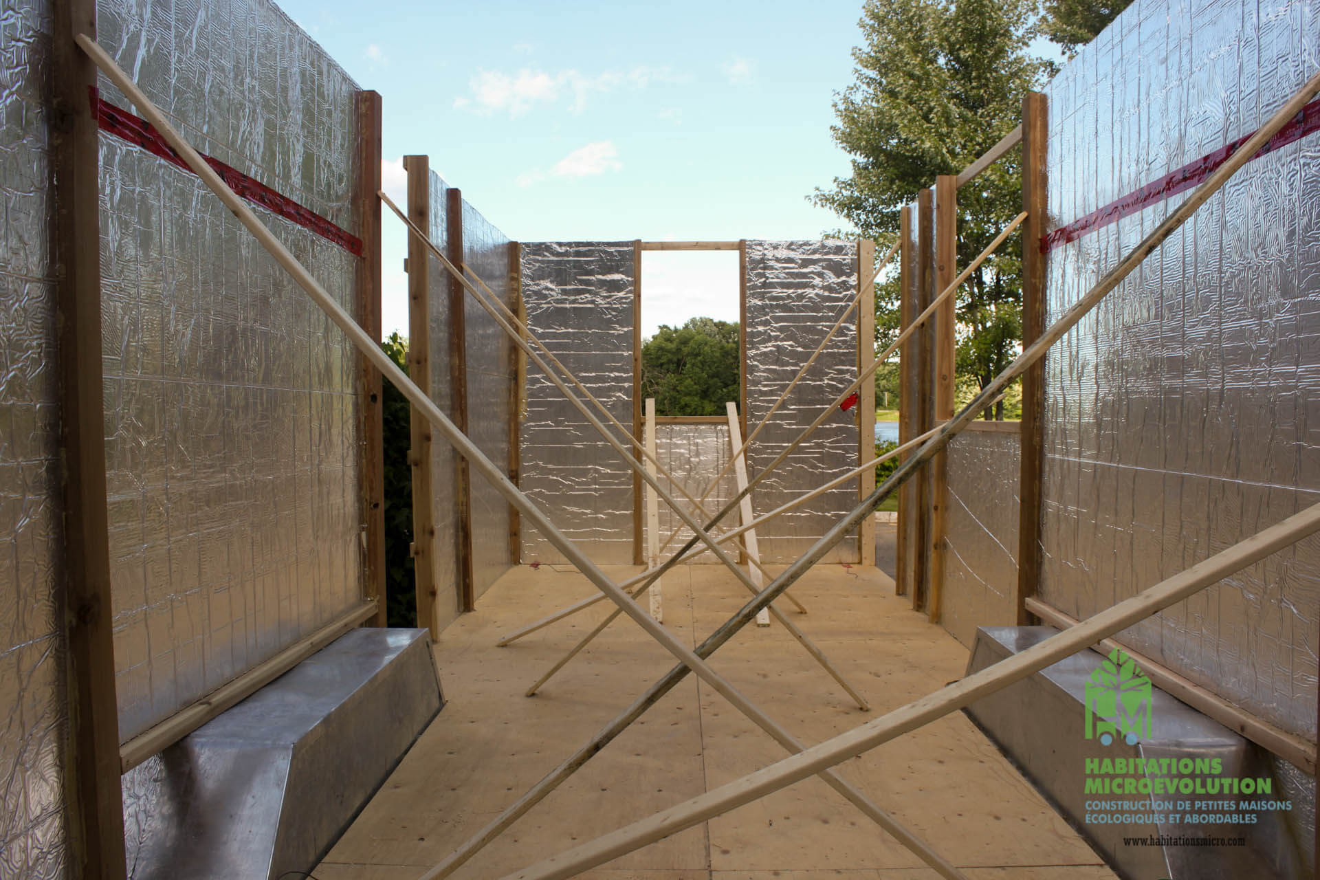 Construction des murs et de la charpente