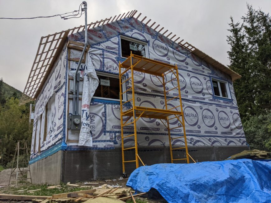 36. Installation de fenêtres et des bordures de toit